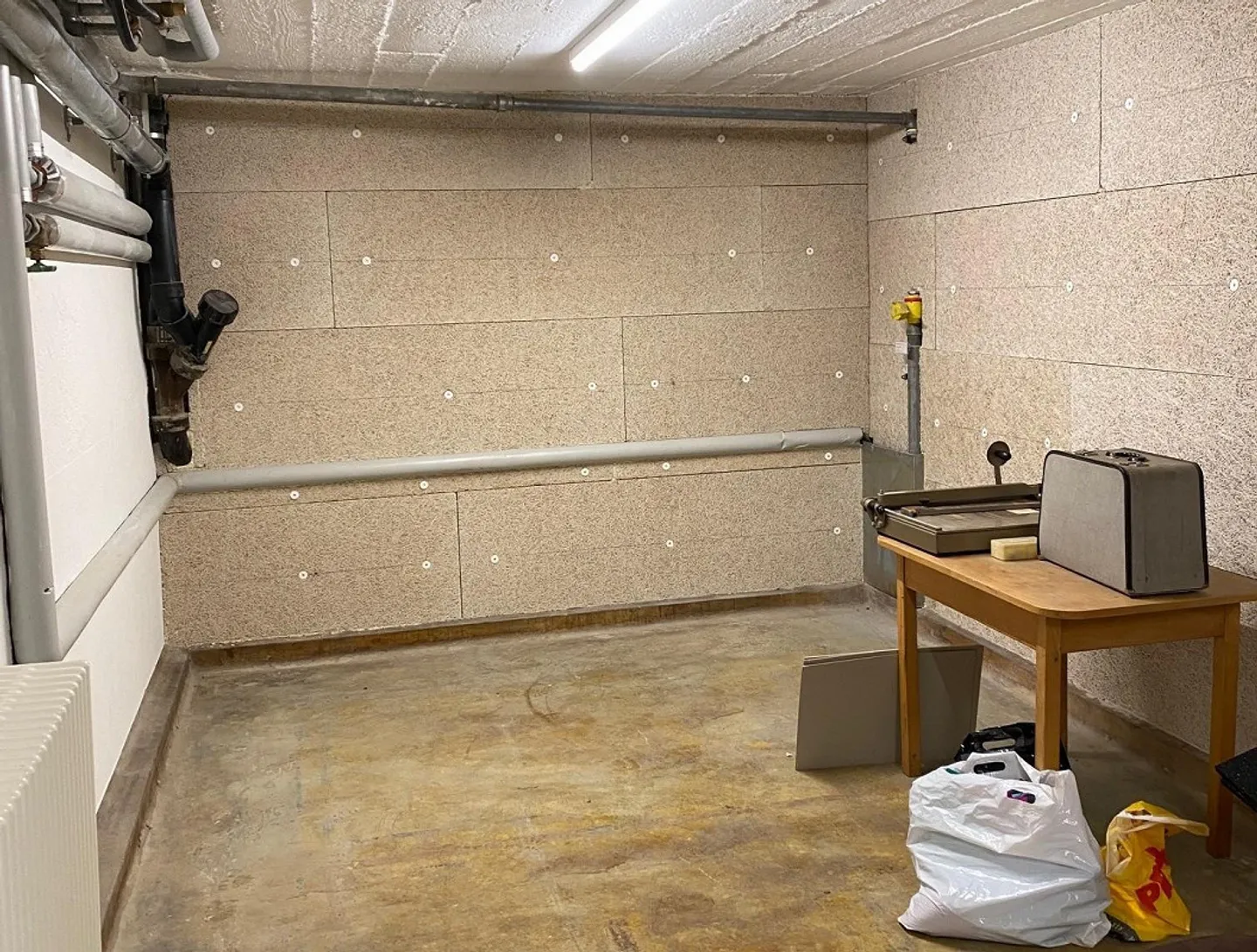 Salle de loisirs / de stockage à louer - Photo 2 sur 4