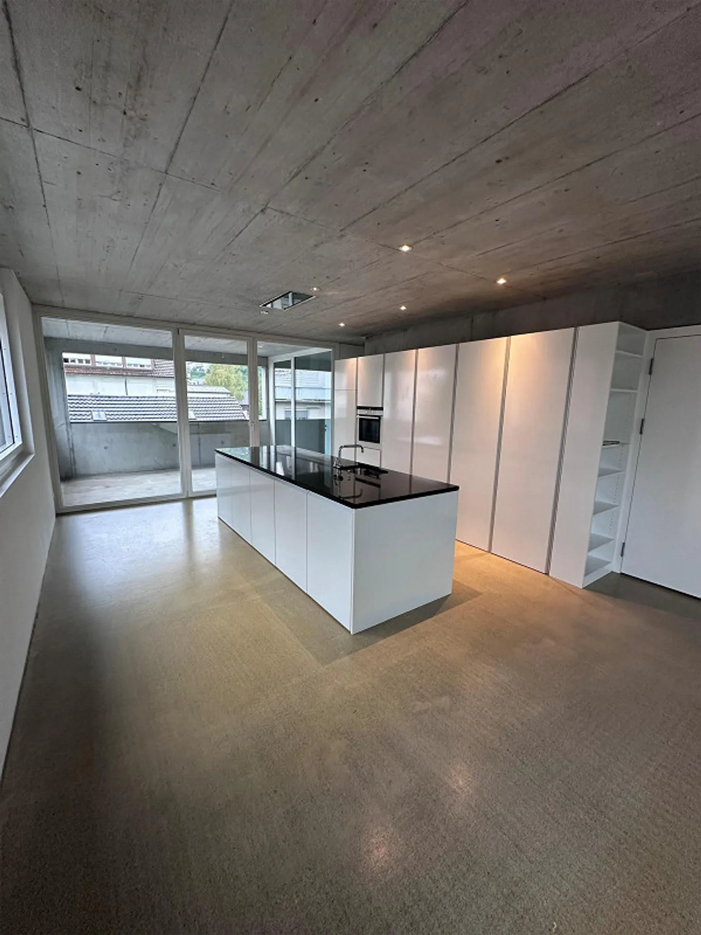 exklusive Wohnung in kleinem Mehrfamilienhaus im 2.OG - Foto 1 von 18