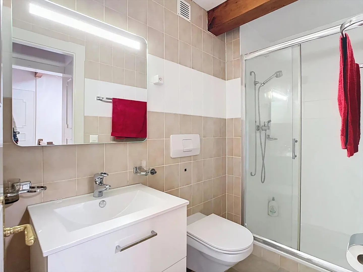 Maison rénovée avec un immense jardin - Photo 6 sur 13