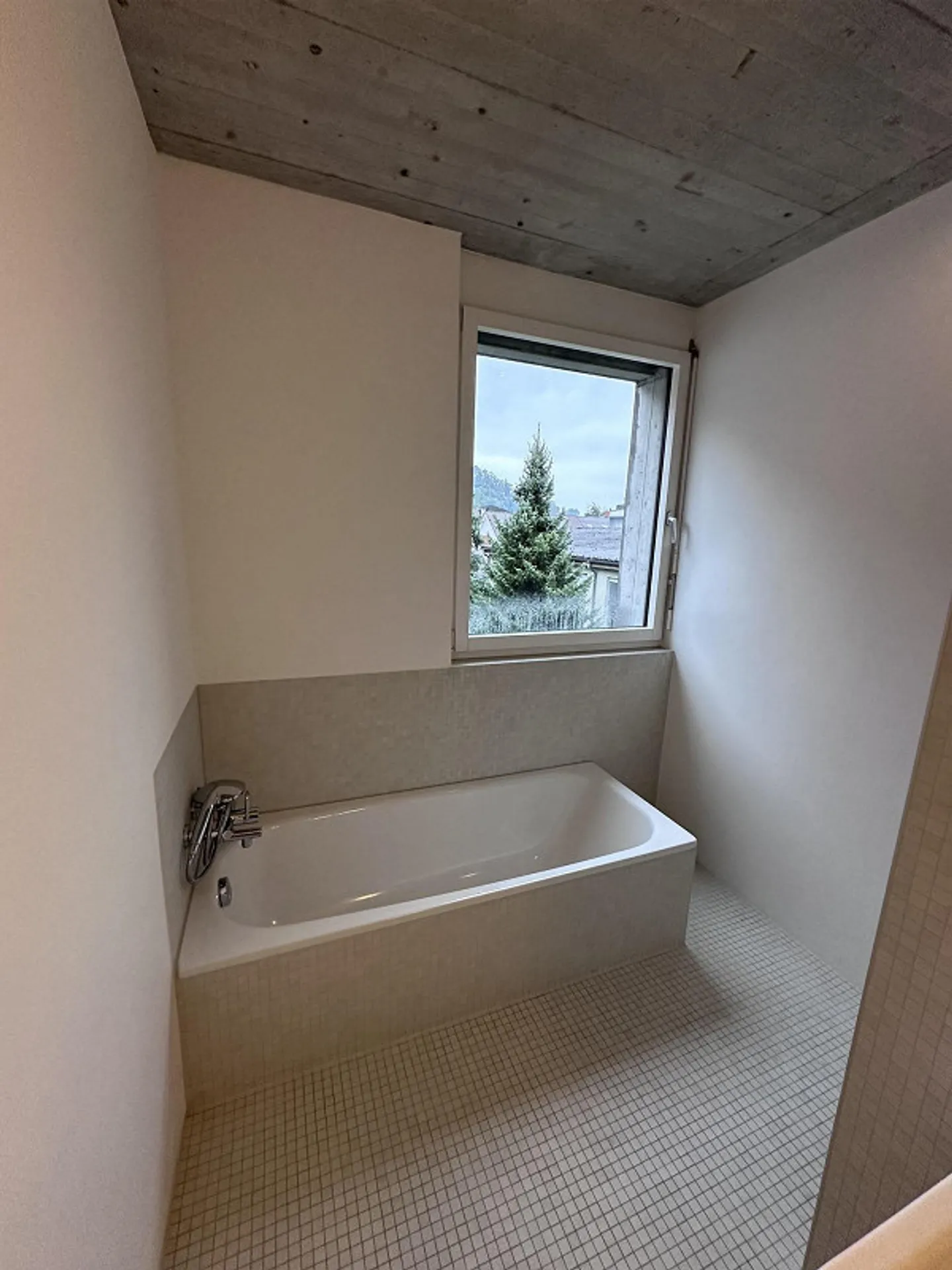 exklusive Wohnung in kleinem Mehrfamilienhaus im 2.OG - Foto 7 von 18