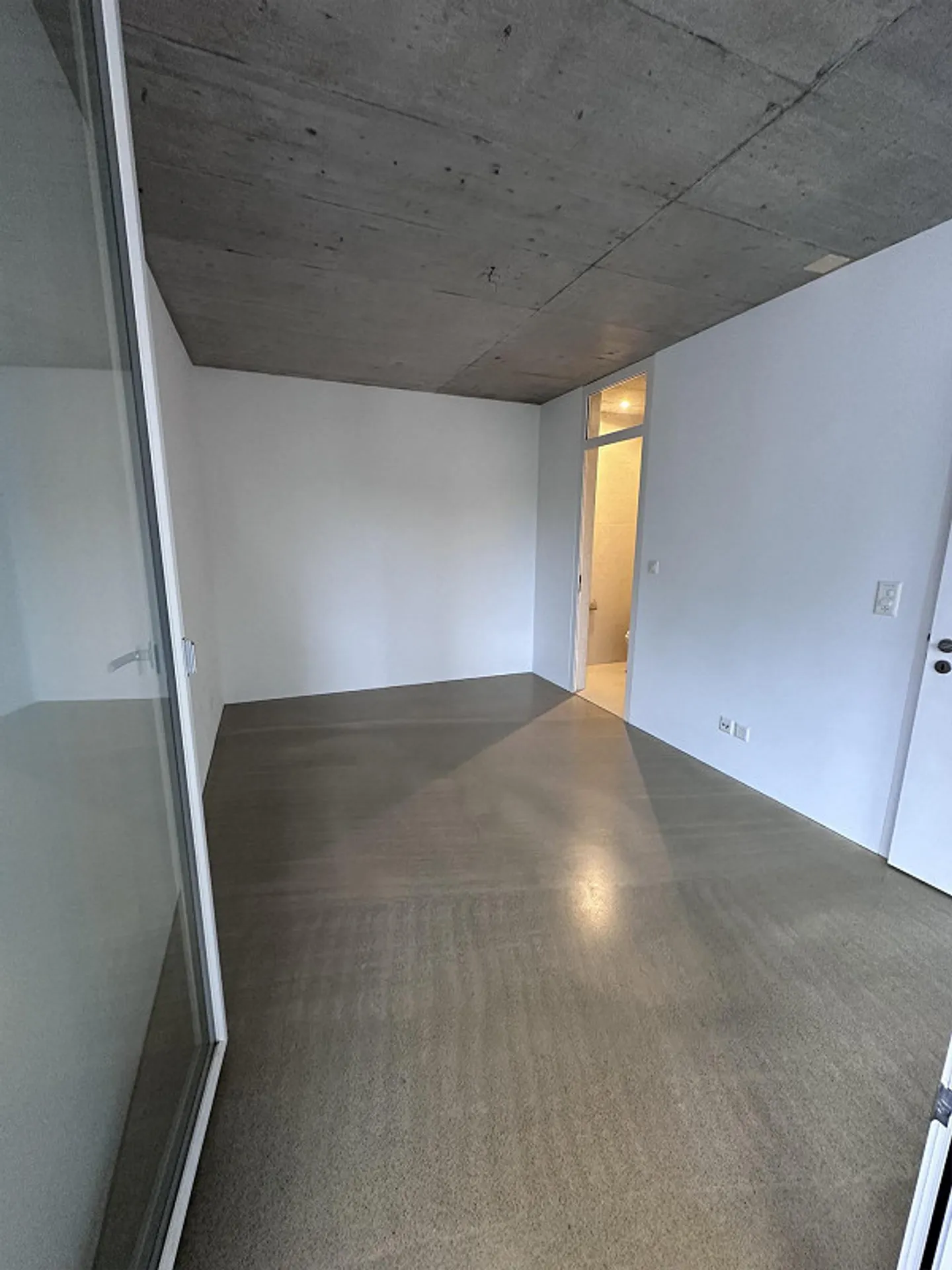 exklusive Wohnung in kleinem Mehrfamilienhaus im 2.OG - Foto 11 von 18