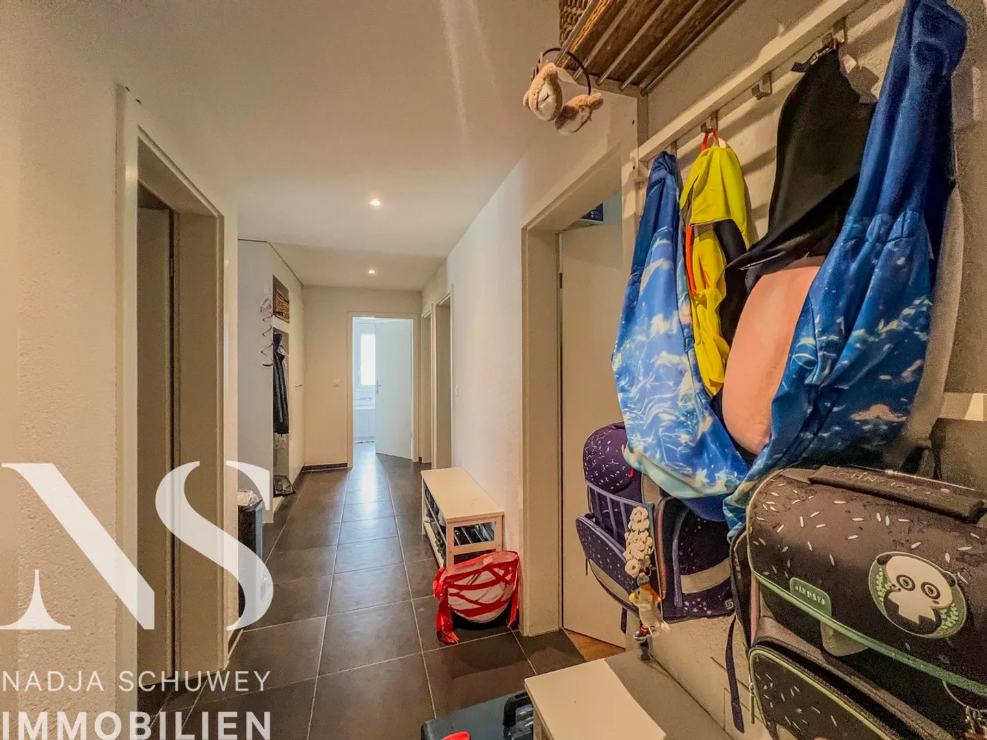 Spacious 4.5-Room Apartment - Photo 8 of 15