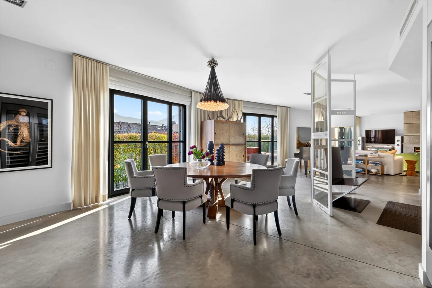 Luxury Villa with Stunning Views - Photo 5 of 12