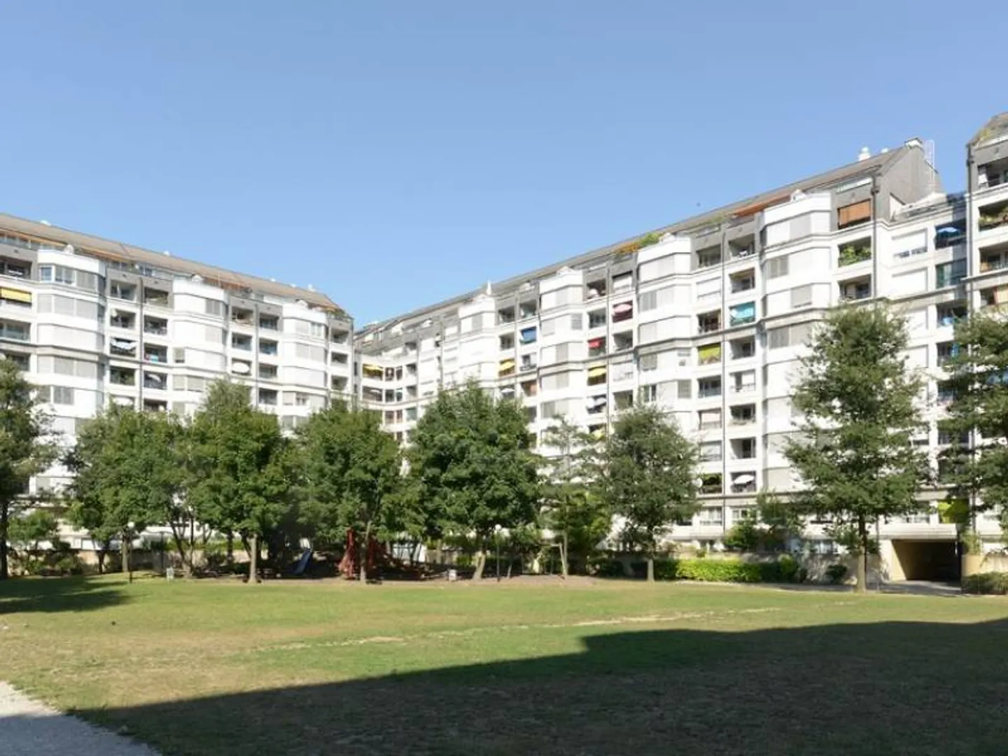 Parking - Geneva - Photo 1 of 4