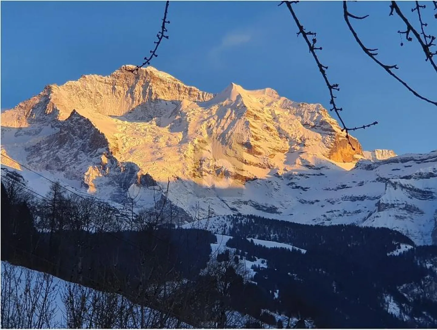 JUWEL IM OBERLAND MIT ATEMBERAUBENDER AUSSICHT - Foto 1 di 6