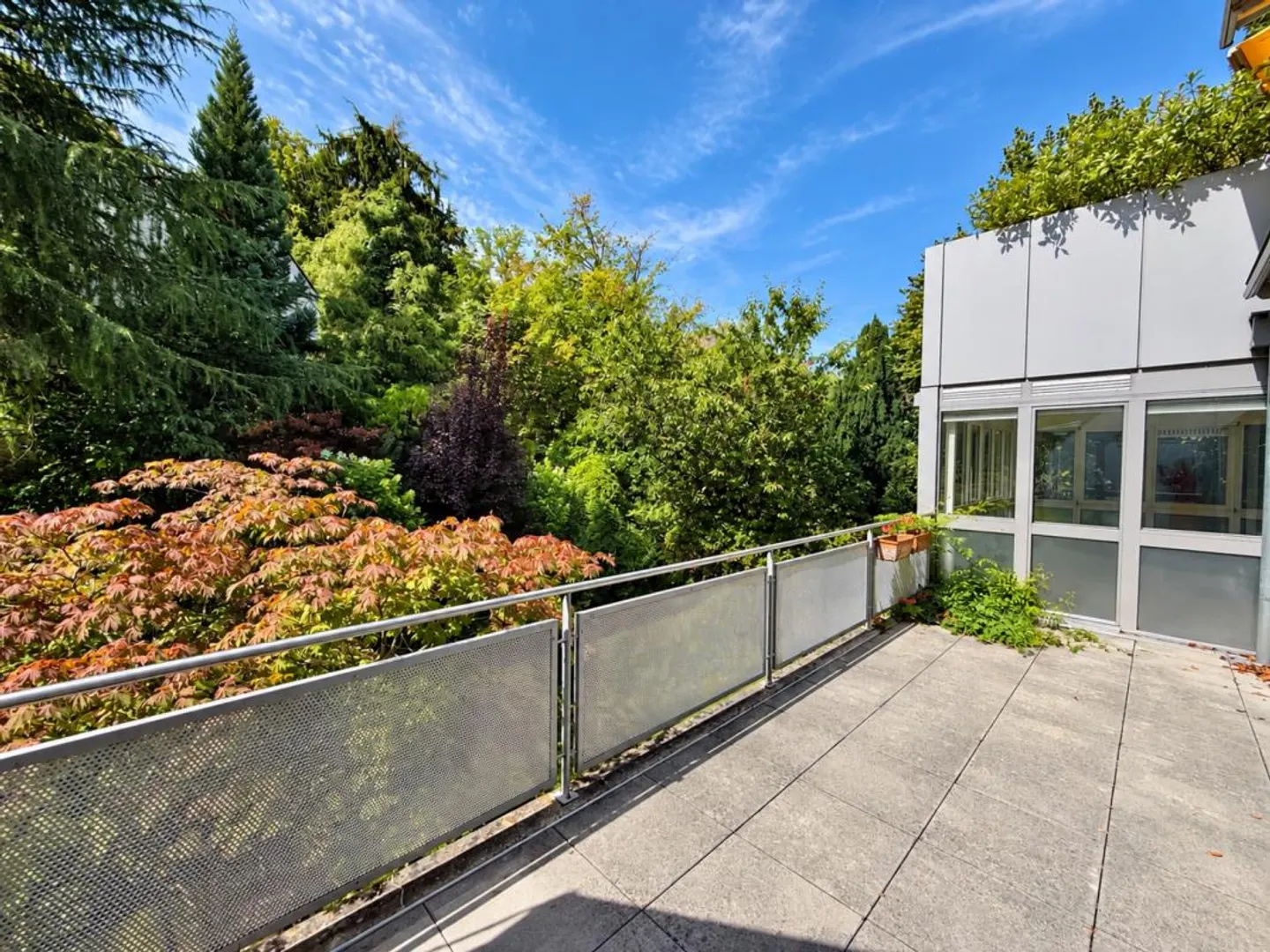 Appartamento ben tenuto di 4,5 stanze con giardino d'inverno e balcone - Foto 2 di 11
