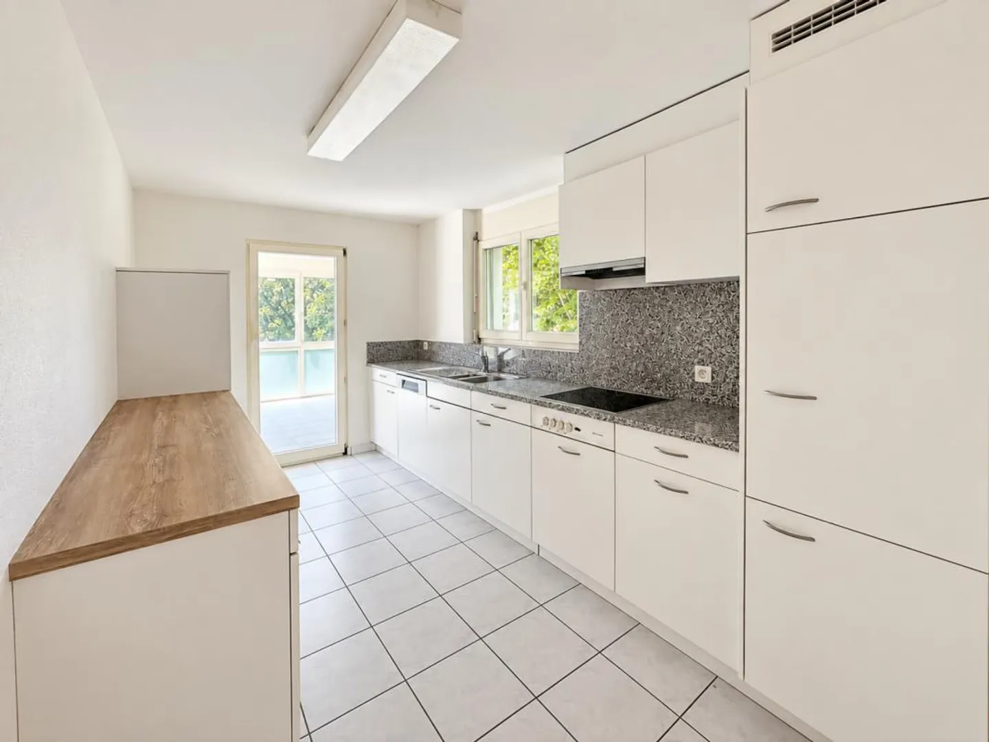 Appartamento ben tenuto di 4,5 stanze con giardino d'inverno e balcone - Foto 5 di 11