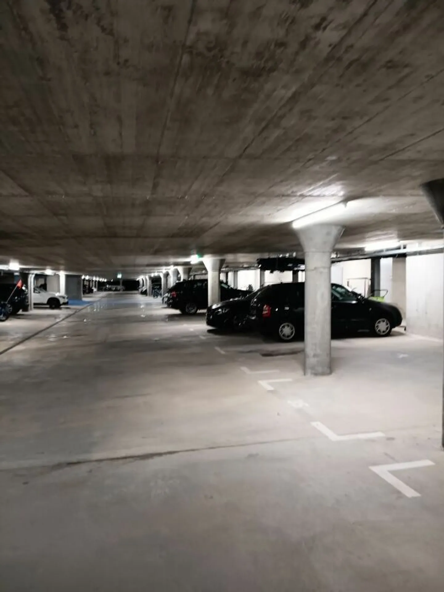 Espaces de stationnement pour motos - Photo 1 sur 4