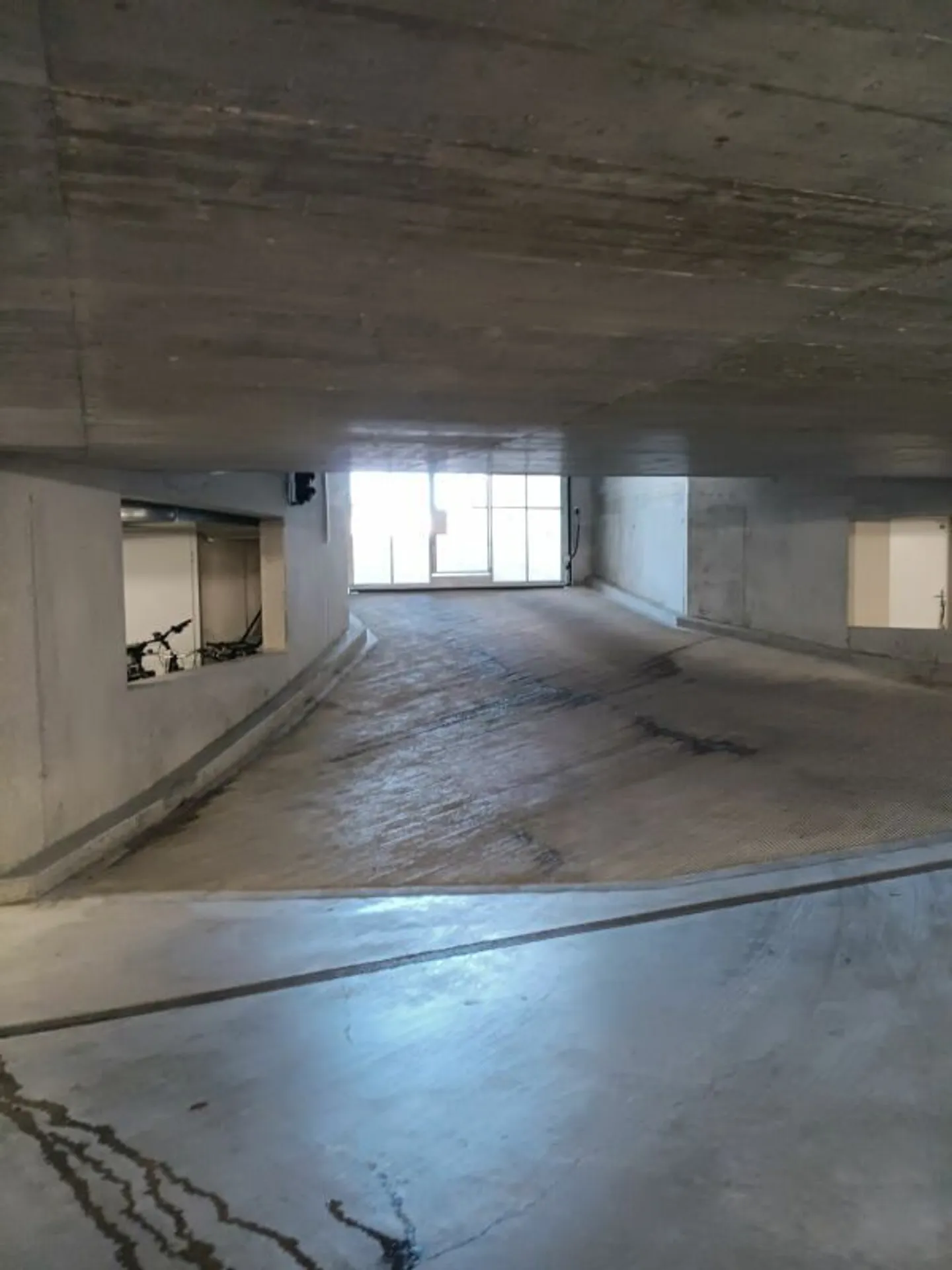 Espaces de stationnement pour motos - Photo 3 sur 4