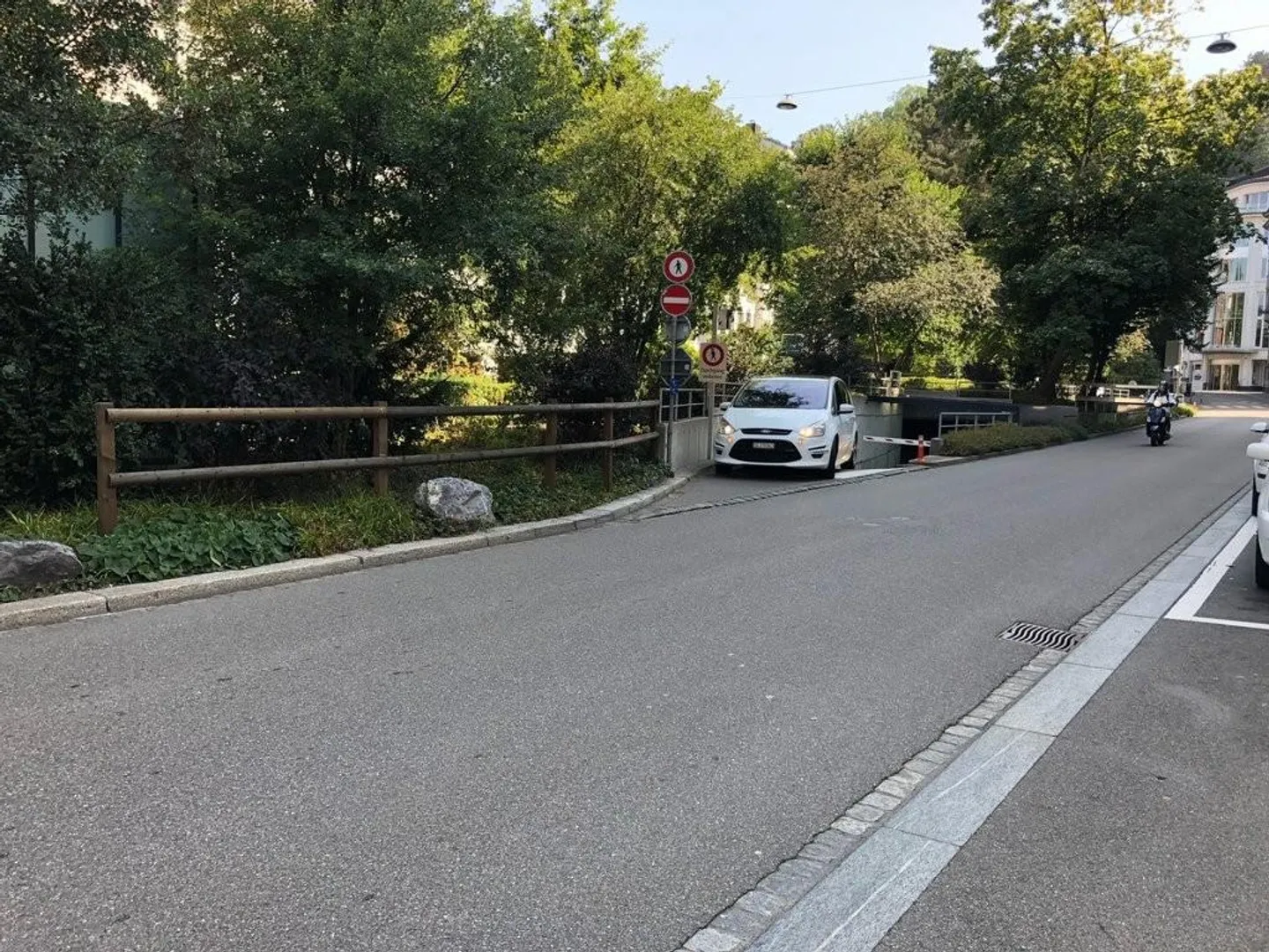 Posti auto in posizione centrale Garage Oberer Graben - Foto 2 di 3