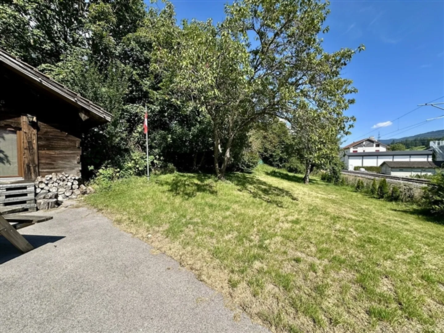 Casa caratteristica con terreno e frutteto nel cuore del villaggio - Foto 6 di 13