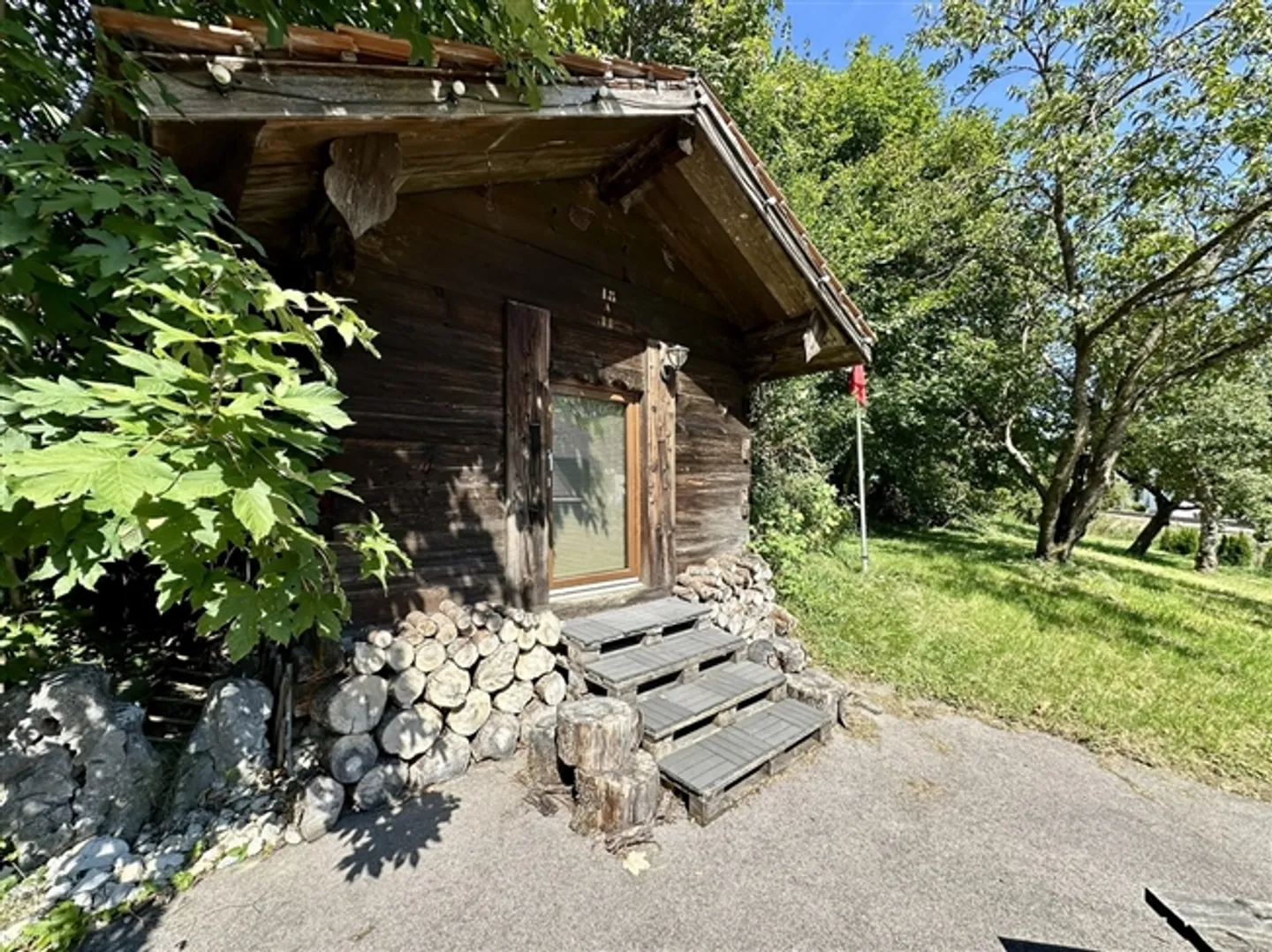 Casa caratteristica con terreno e frutteto nel cuore del villaggio - Foto 8 di 13