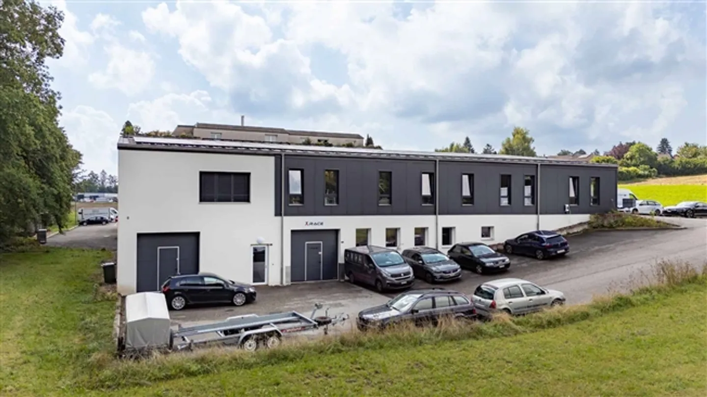 «Eine Chance Ihre 640 m2 große Werkstatt und Ihr Zuhause an der gleichen Adresse» - Foto 2 von 8