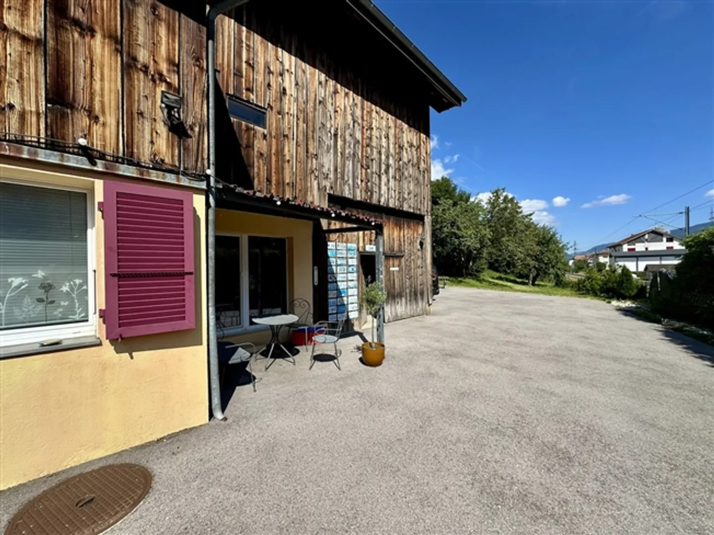 Casa caratteristica con terreno e frutteto nel cuore del villaggio - Foto 1 di 13