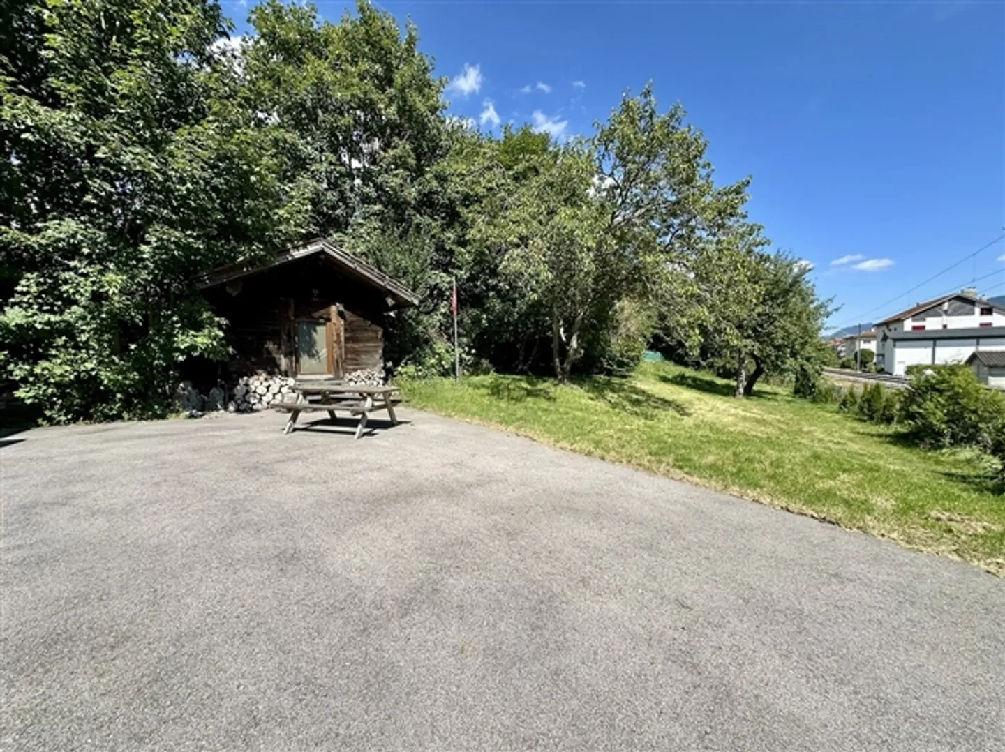 Casa caratteristica con terreno e frutteto nel cuore del villaggio - Foto 4 di 13