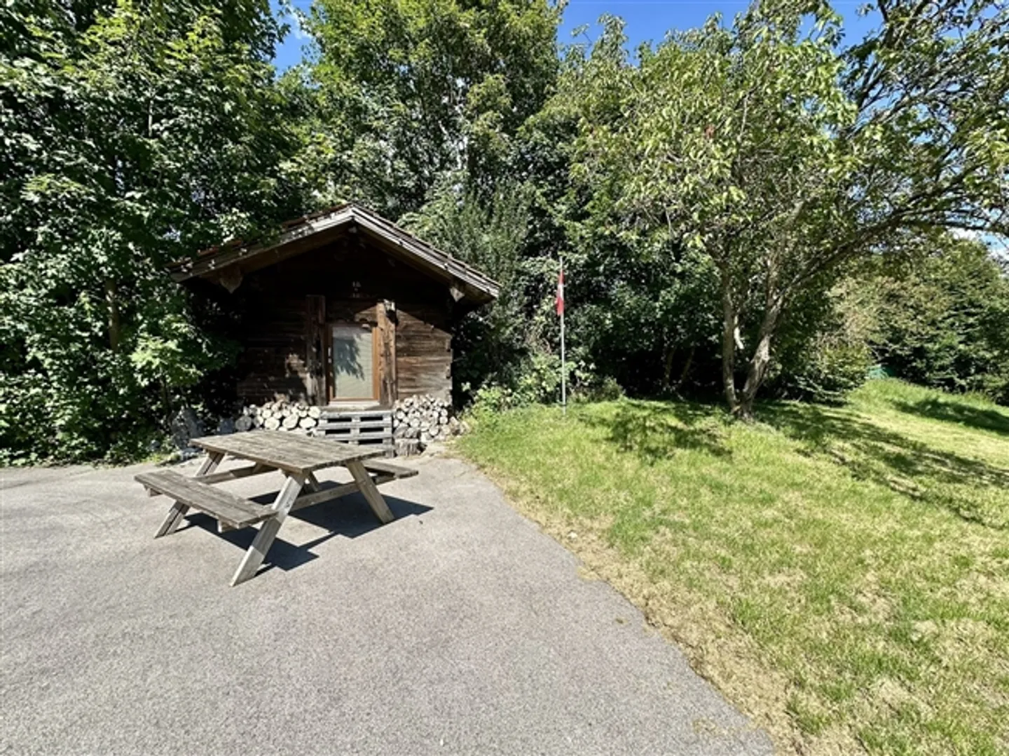 Casa caratteristica con terreno e frutteto nel cuore del villaggio - Foto 5 di 13