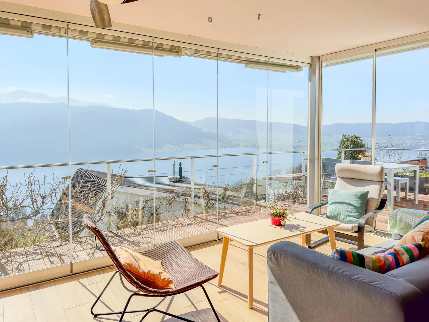 Appartamento 5.5 camere con vista spettacolare sul lago nelle colline idilliache di Oberägeri - Foto 2 di 13