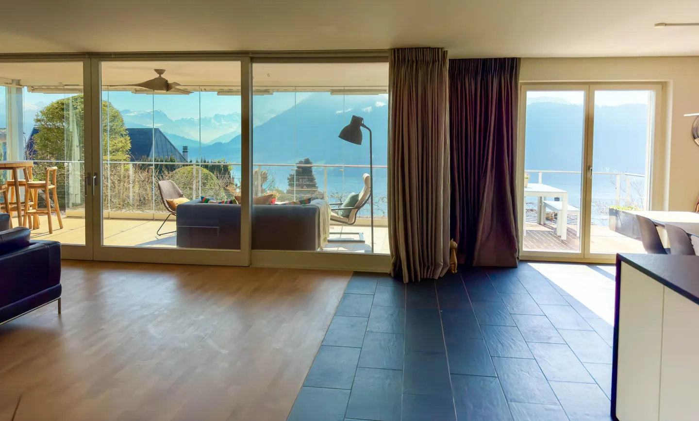 Appartamento 5.5 camere con vista spettacolare sul lago nelle colline idilliache di Oberägeri - Foto 3 di 13