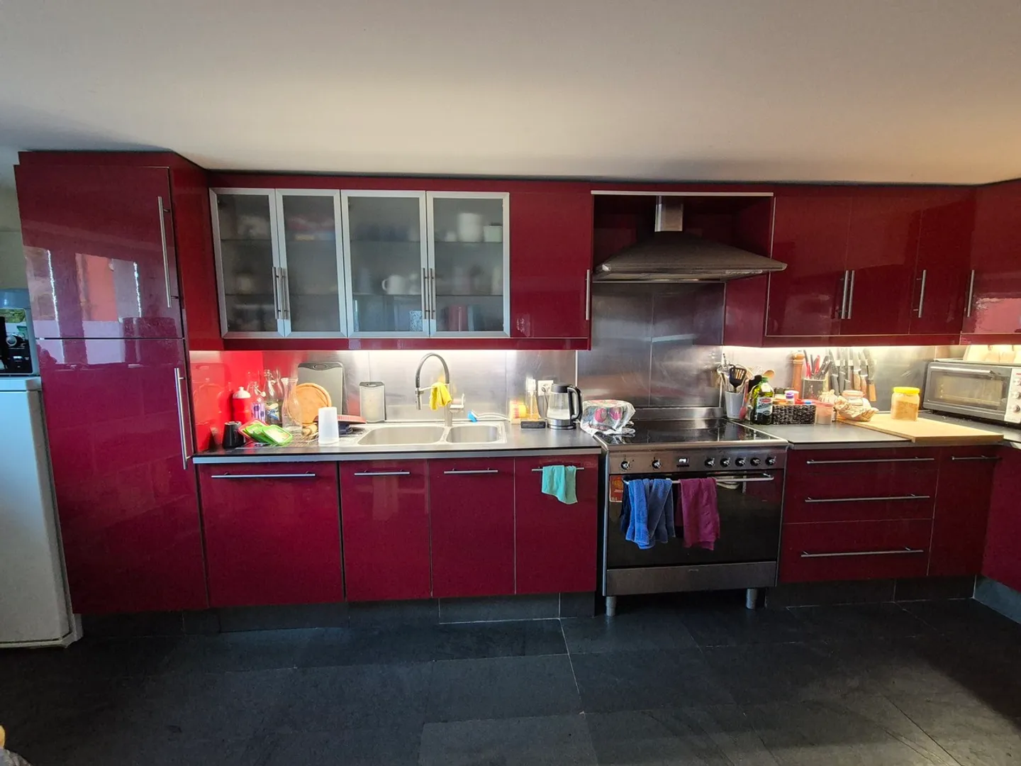 Rental building with 3 apartments, ideal for investments - Photo 2 of 14