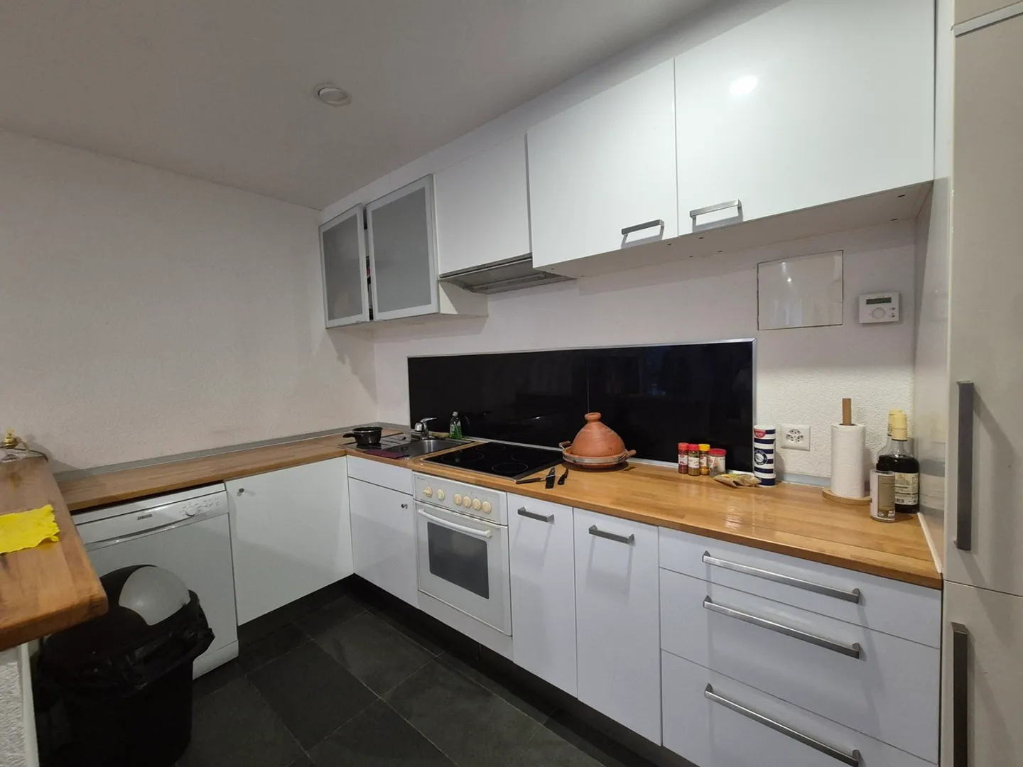 Rental building with 3 apartments, ideal for investments - Photo 11 of 14
