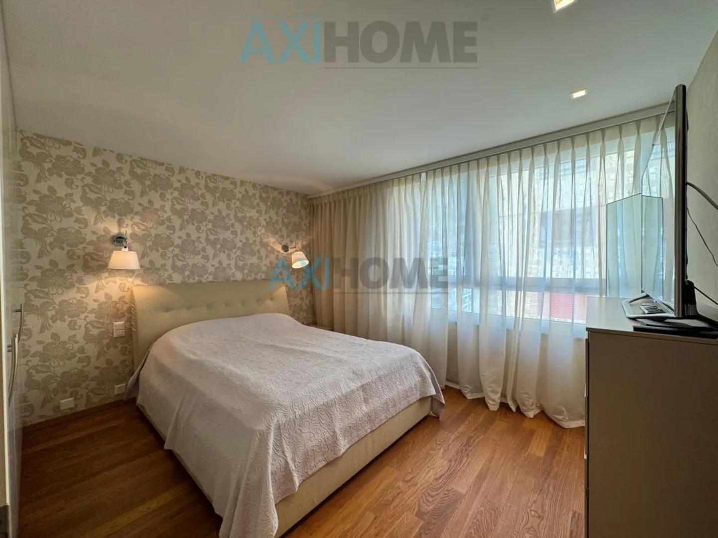 Sui lungomari di Montreux, nel centro città - Foto 10 di 13