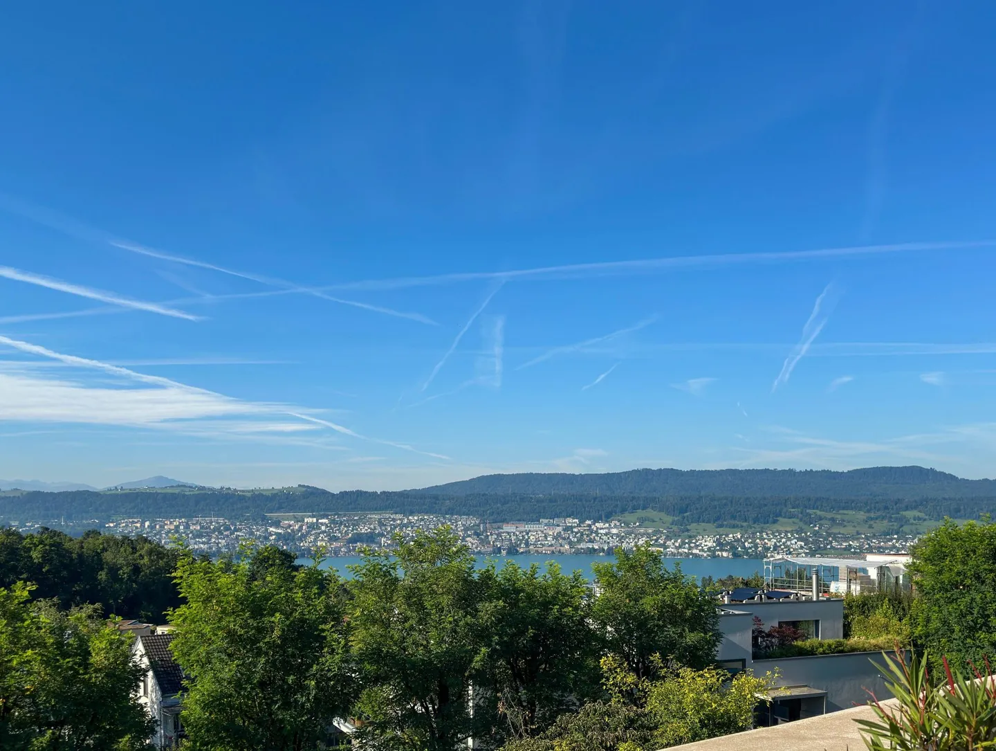 Lumière, Air et Sensation d'Espace Généreux dans le Meilleur Emplacement. - Photo 6 sur 6