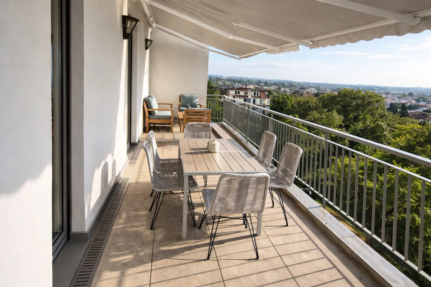 Attique d'exception avec terrasse - Photo 2 sur 9