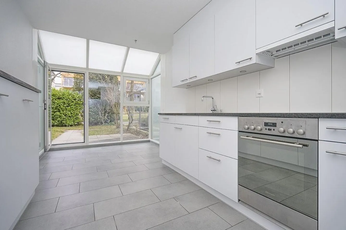 Beautiful apartment in a quiet and rural location in Niederwangen - Photo 5 of 6