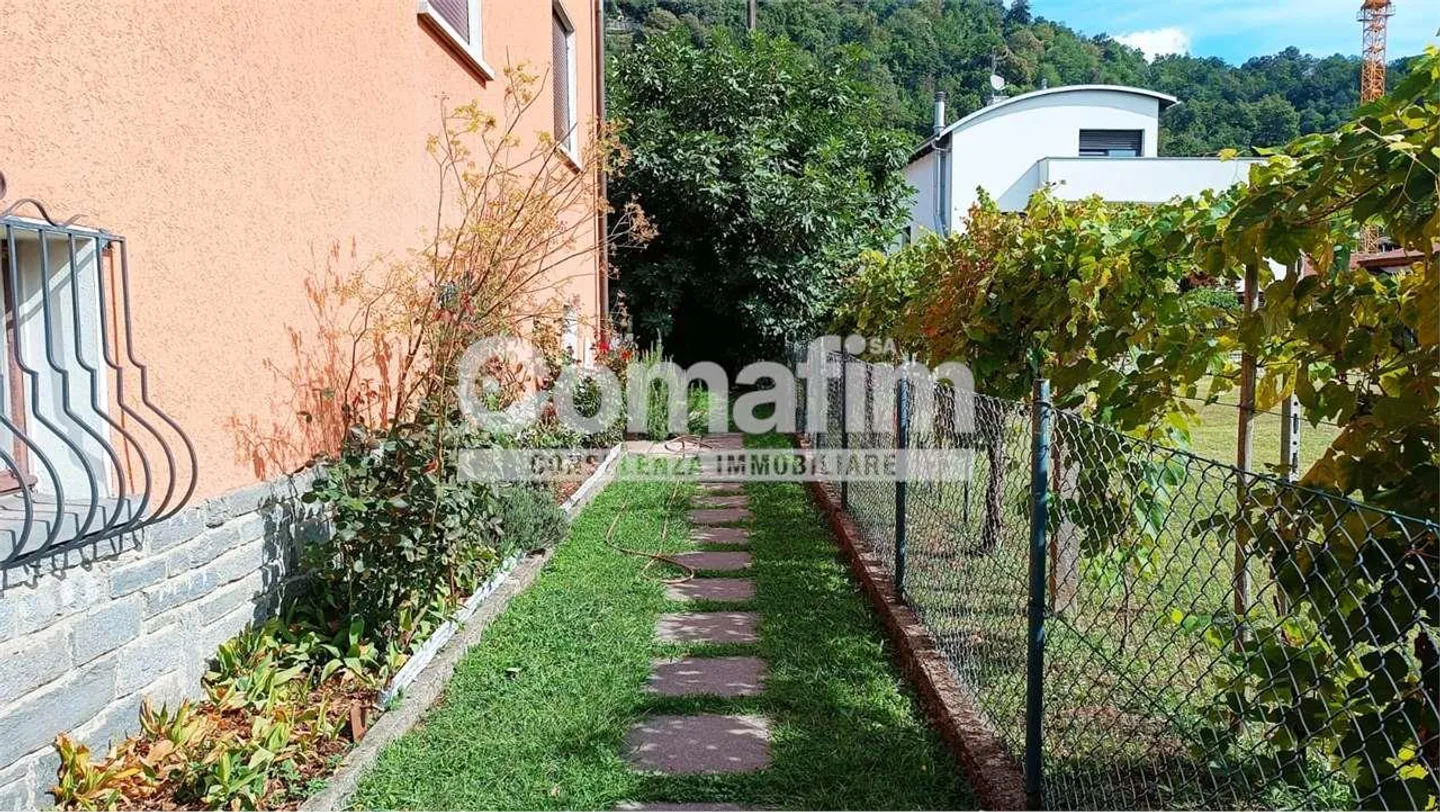 Doppelhaushälfte mit großem Garten - Foto 5 von 12