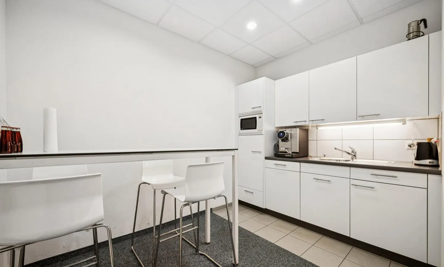 Your new workplace with a beautiful view - Prisma Steinhausen - Photo 4 of 9