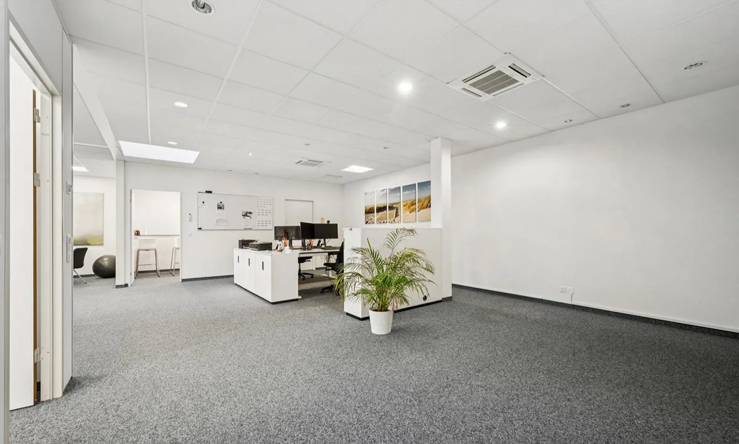 Your new workplace with a beautiful view - Prisma Steinhausen - Photo 2 of 9