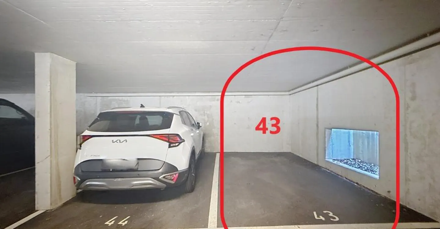 Cormanon - Indoor parking spaces - Photo 2 of 4