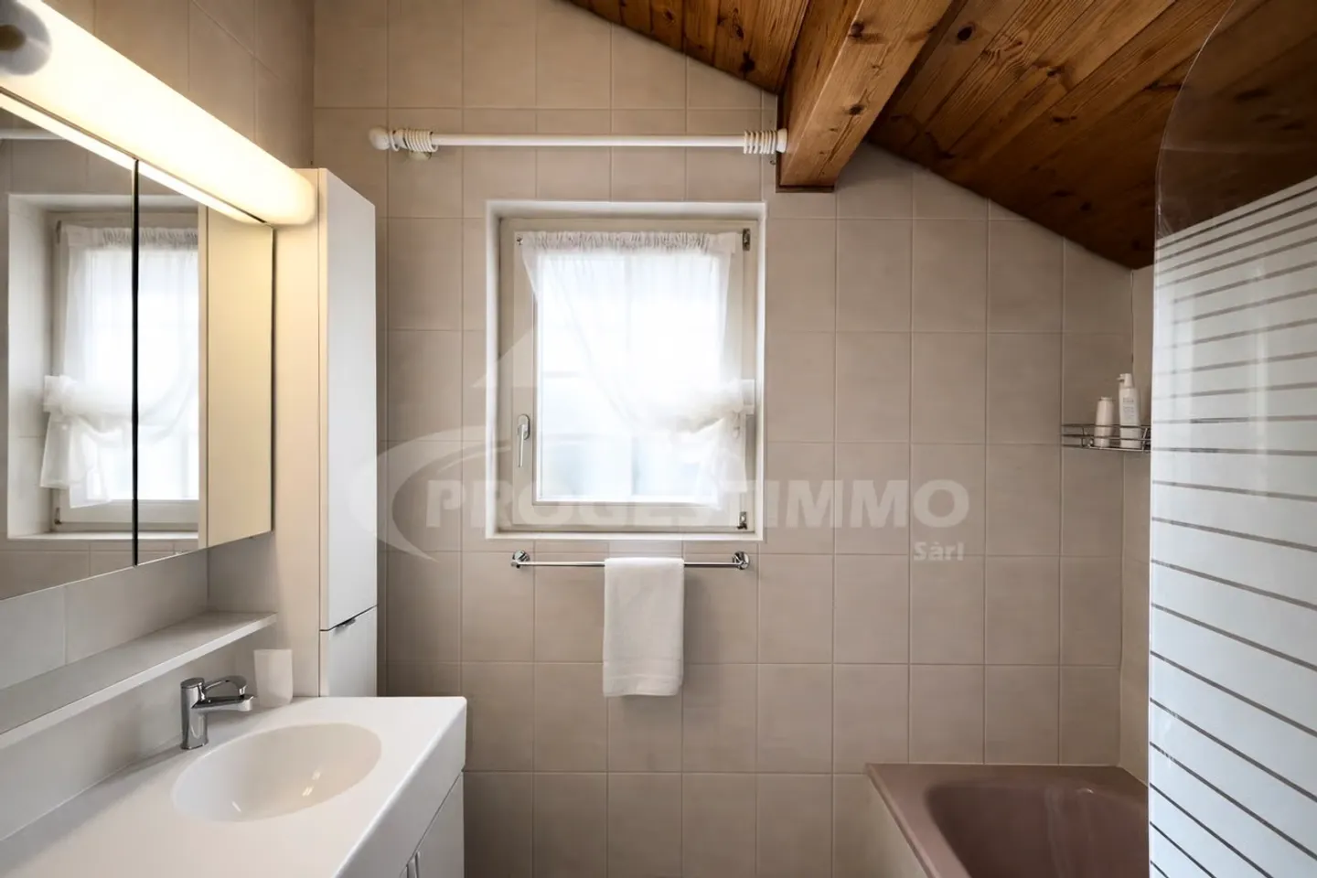 6,5-ZIMMER-VILLA, GENERÖSE VOLUMEN UND HOHES ERWEITERUNGSPOTENZIAL - Foto 11 von 13
