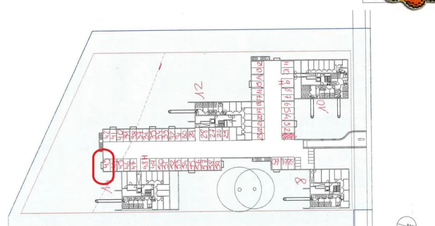 Cormanon - Indoor parking spaces - Photo 3 of 4