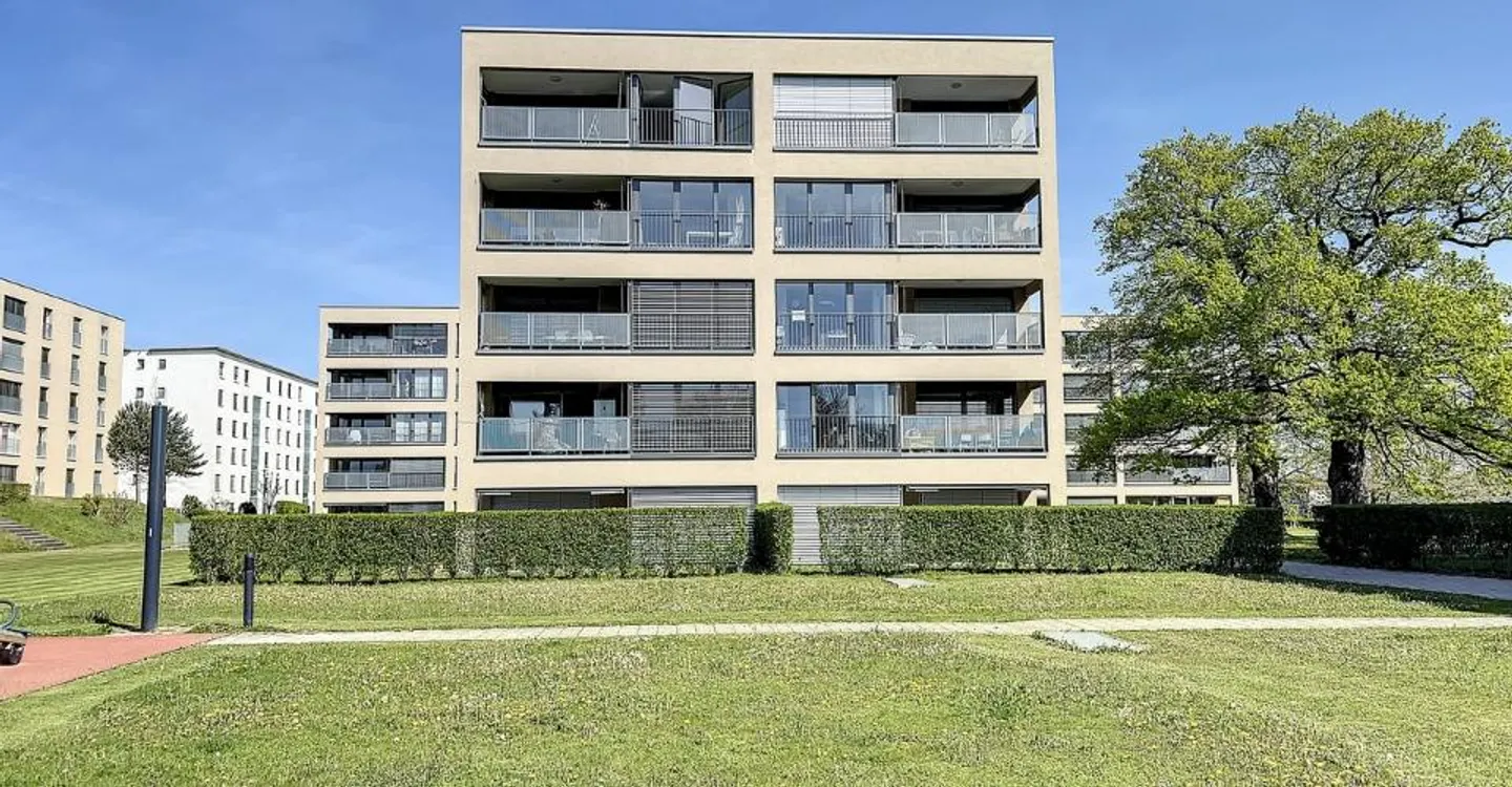 Cormanon - Indoor parking spaces - Photo 4 of 4