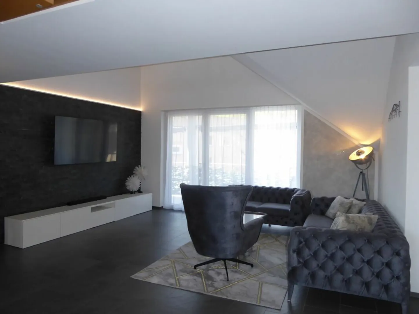 moderne und neuwertige 6-Zimmer-Maisonette-Wohnung - Foto 2 di 19