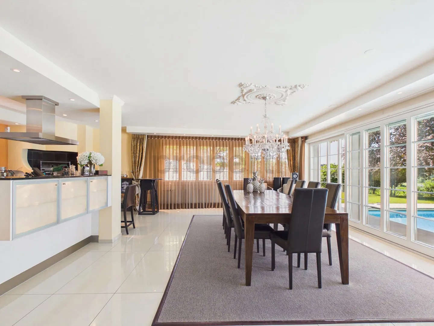 Villa exclusive avec grand piscine et vue panoramique dégagée - Photo 4 sur 12