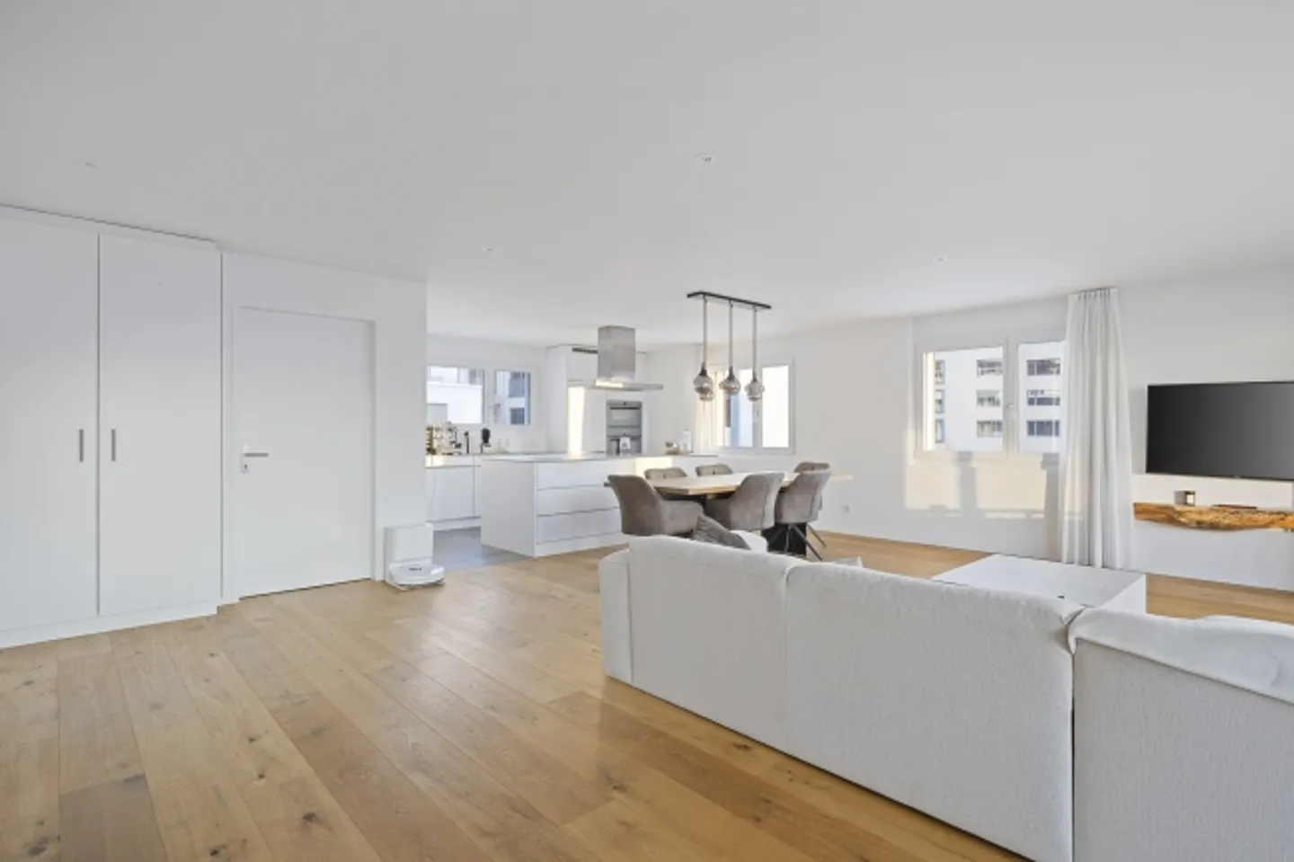 Modernes Zuhause mit Seesicht - Foto 2 von 14