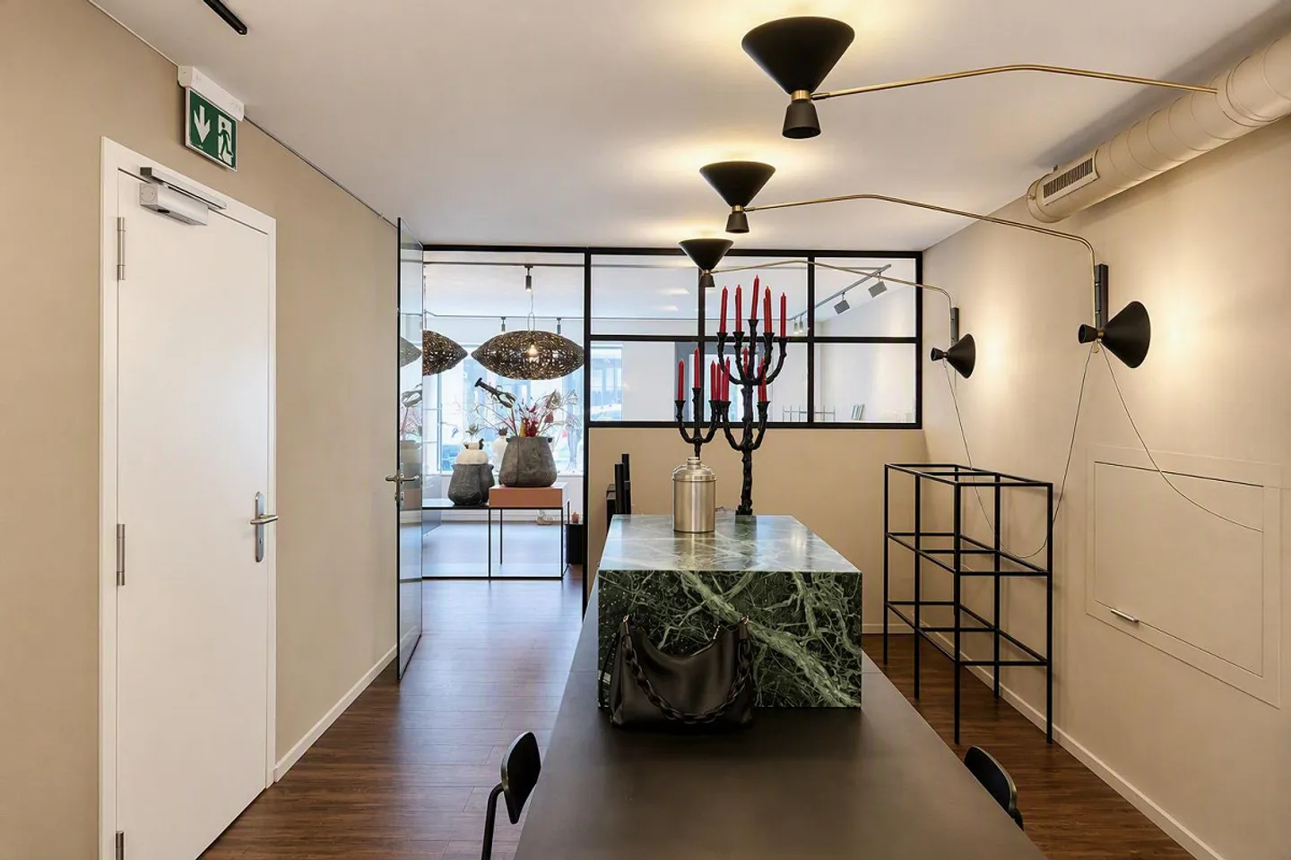 Espace de vente dans un emplacement privilégié dans la vieille ville de Zug - Photo 3 sur 8