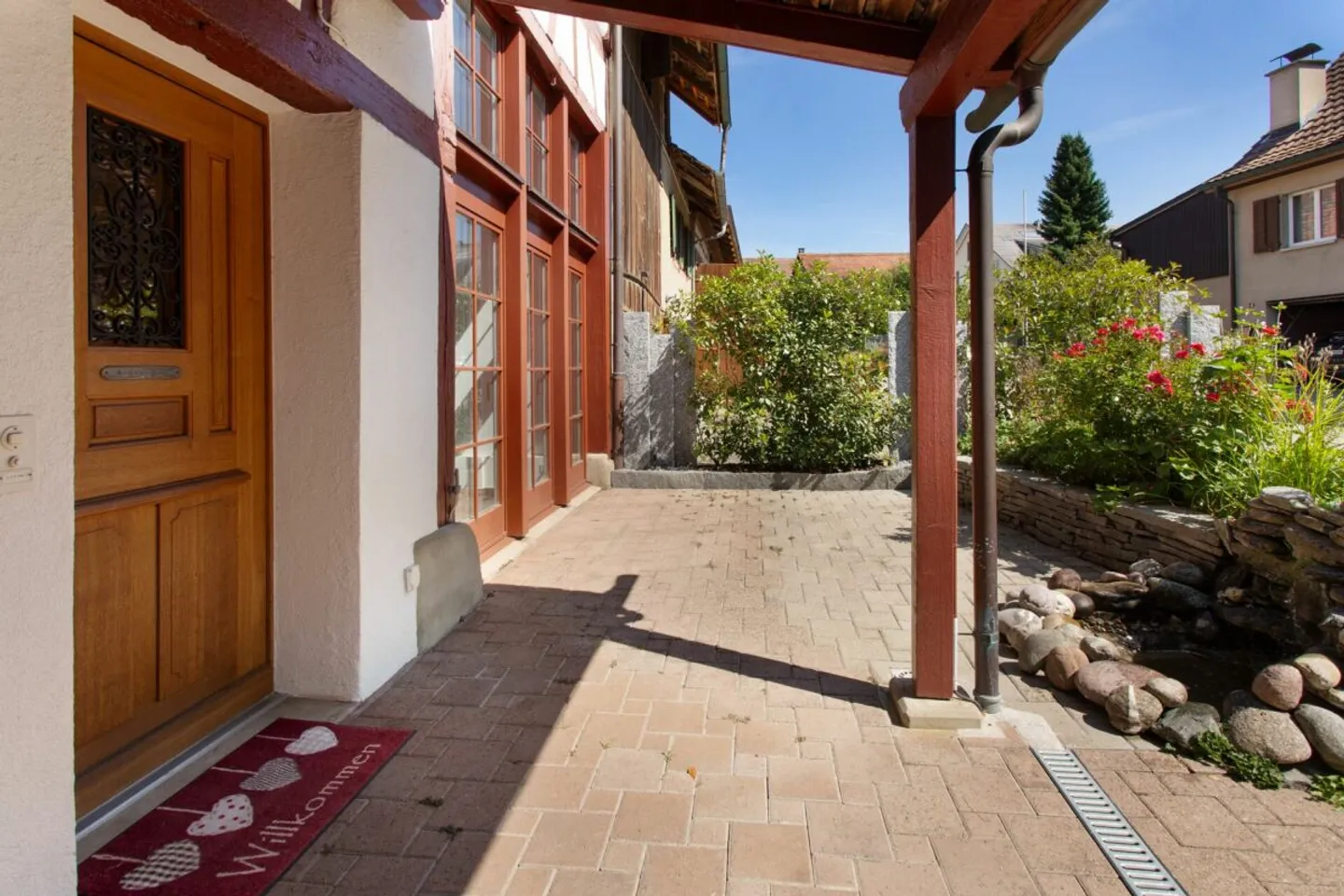 Modern Meets Historical - Photo 13 of 16