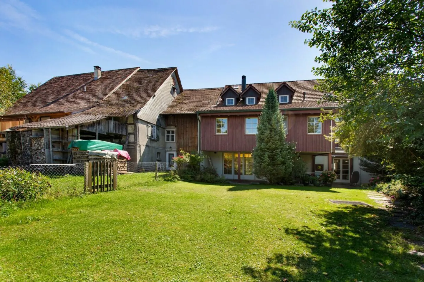 Modern Meets Historical - Photo 15 of 16