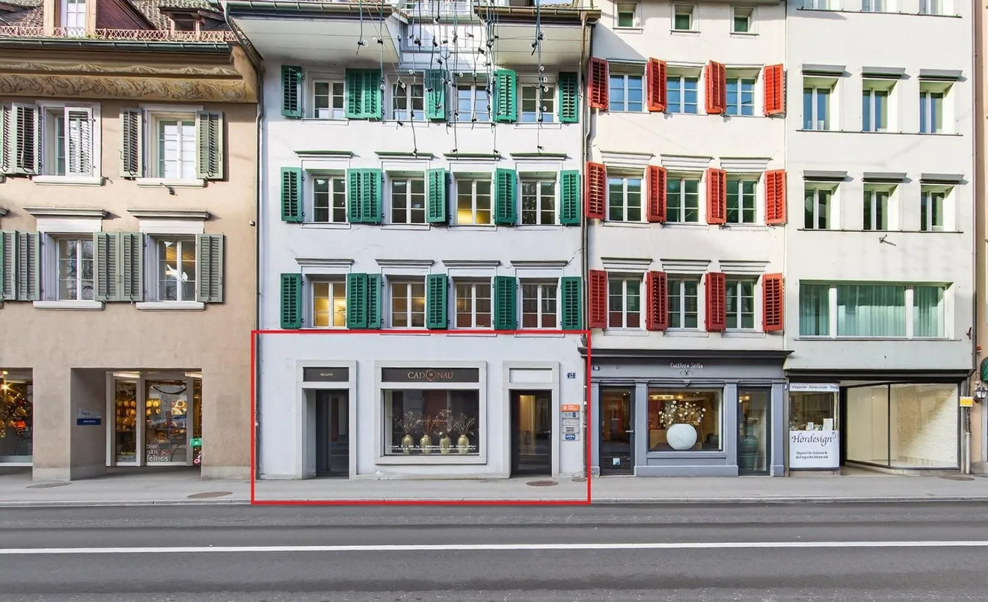 Espace de vente dans un emplacement privilégié dans la vieille ville de Zug - Photo 1 sur 8
