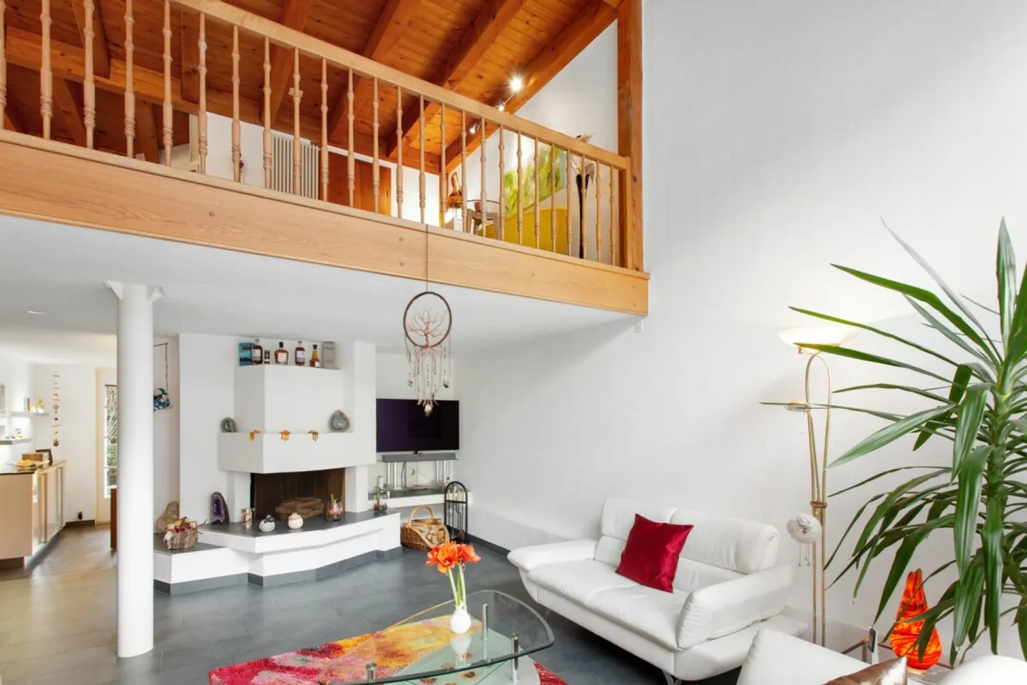 Modern Meets Historical - Photo 2 of 16