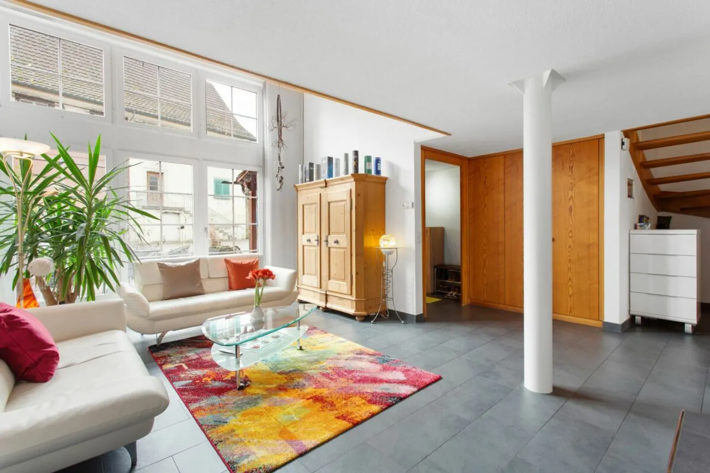 Modern Meets Historical - Photo 3 of 16