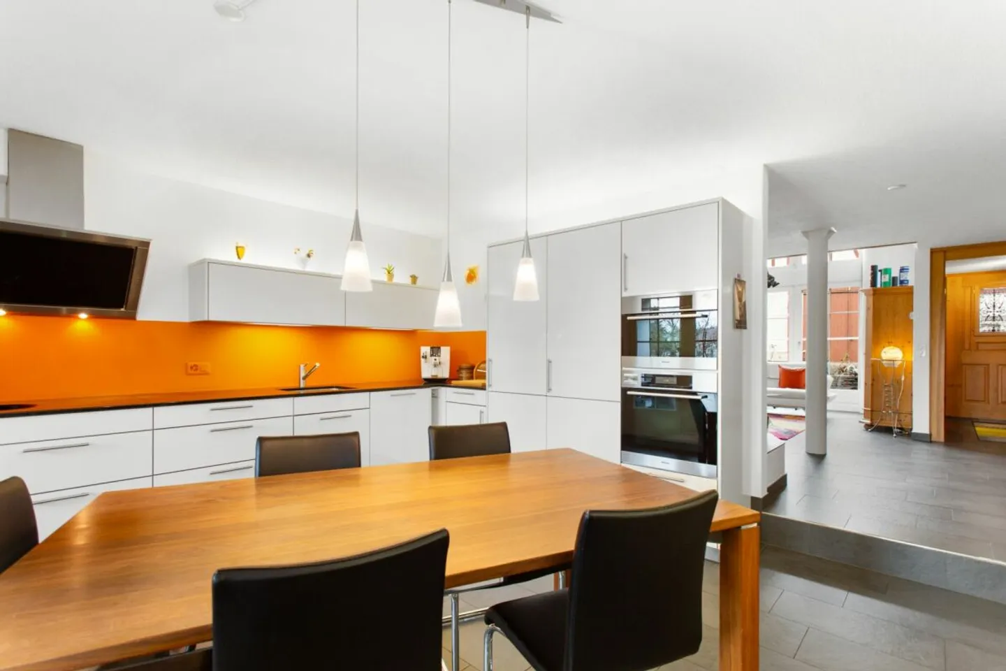 Modern Meets Historical - Photo 5 of 16