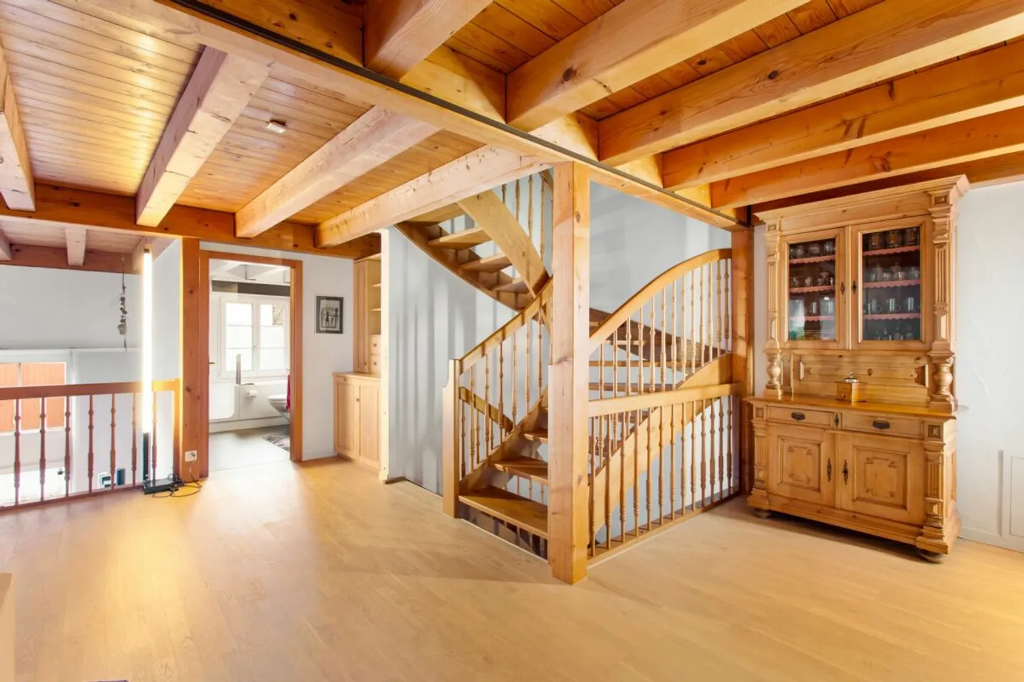 Modern Meets Historical - Photo 7 of 16