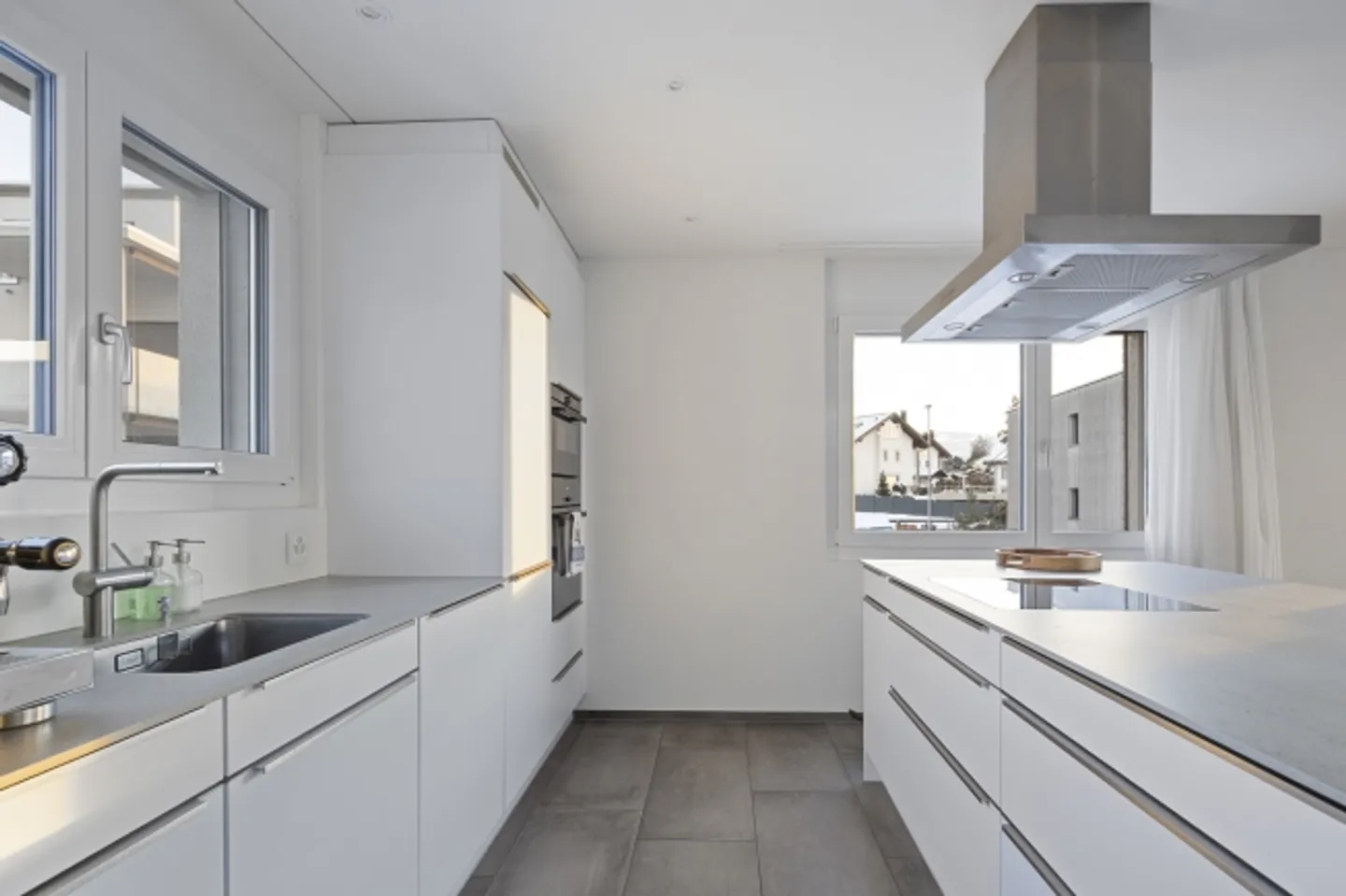 Modernes Zuhause mit Seesicht - Foto 4 von 14