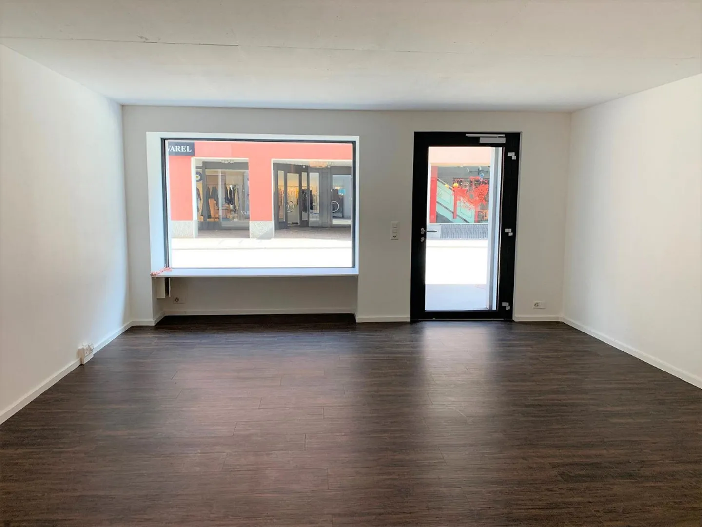 Espace de vente dans un emplacement privilégié dans la vieille ville de Zug - Photo 6 sur 8
