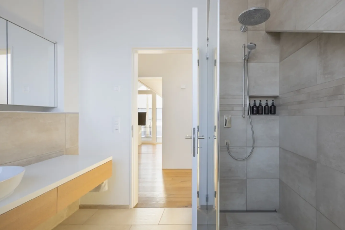 Modernes Zuhause mit Seesicht - Foto 8 von 14