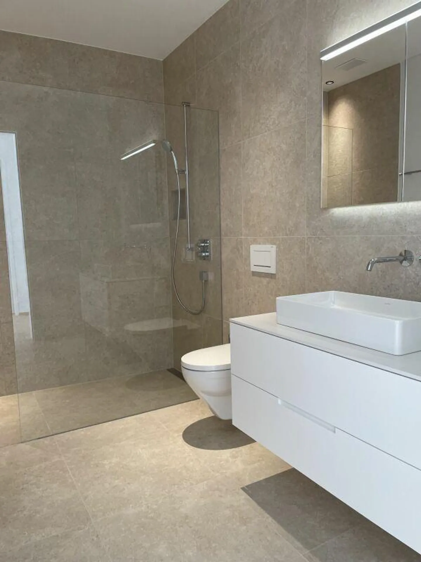 Première location - grands appartements de 3,5 pièces avec vue sur le lac - Photo 4 sur 7